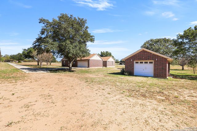 626 Home Crossing, Adkins, TX 78101