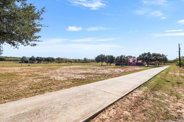 626 Home Crossing, Adkins, TX 78101