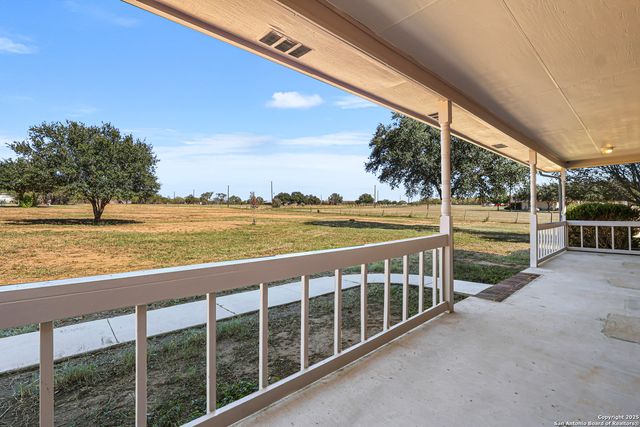 626 Home Crossing, Adkins, TX 78101