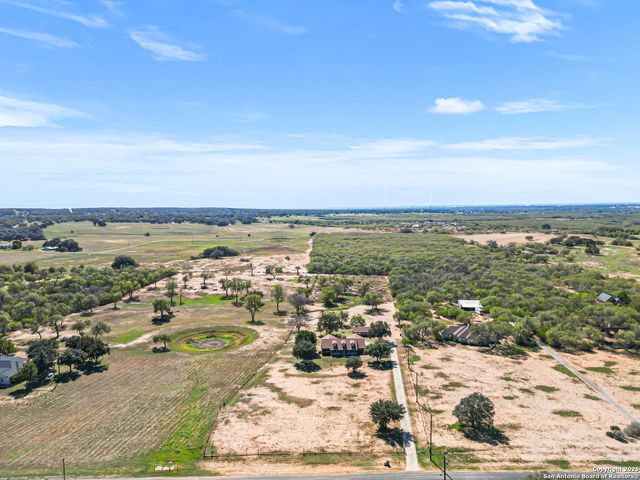 626 Home Crossing, Adkins, TX 78101