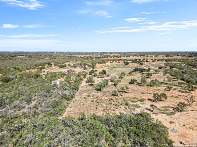 626 Home Crossing, Adkins, TX 78101