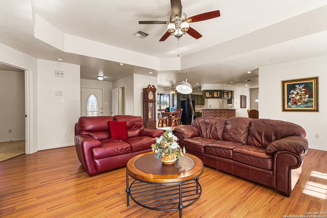 626 Home Crossing, Adkins, TX 78101