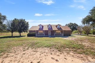 626 Home Crossing, Adkins, TX 78101