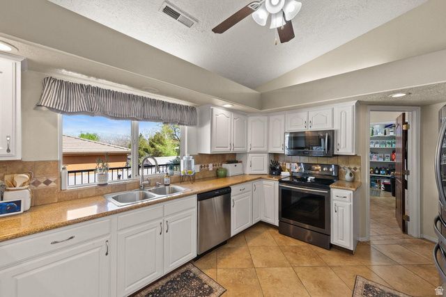 1021 E ELM ST, St. George, UT 84790
