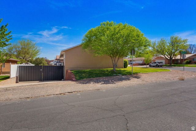 1021 E ELM ST, St. George, UT 84790
