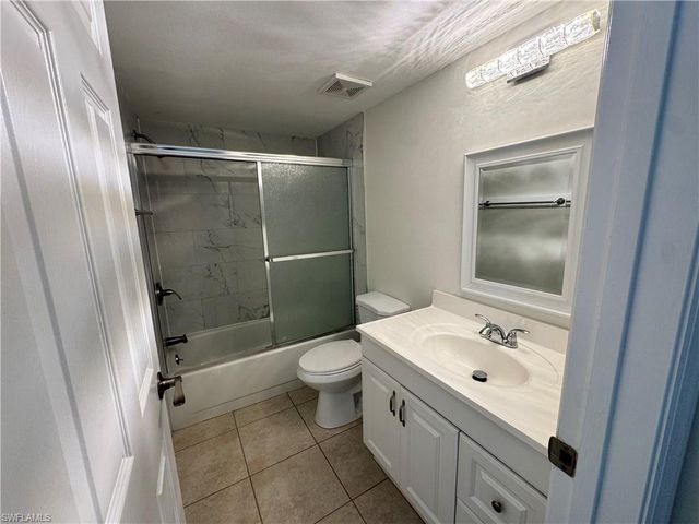 5667 Rattlesnake Hamm RD N B-301, Naples, FL 34113