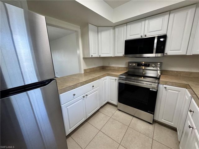 5667 Rattlesnake Hamm RD N B-301, Naples, FL 34113