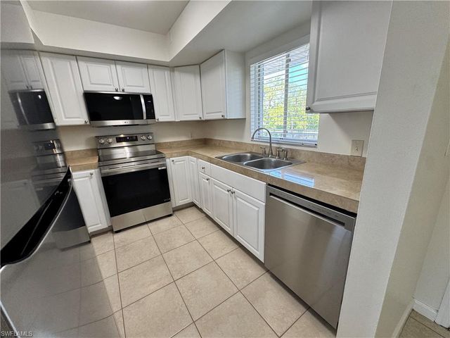 5667 Rattlesnake Hamm RD N B-301, Naples, FL 34113
