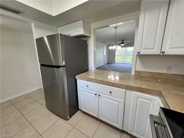 5667 Rattlesnake Hamm RD N B-301, Naples, FL 34113