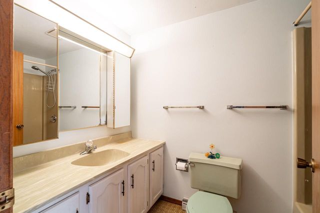 2938 Stonebridge DRIVE, Racine, WI 53404