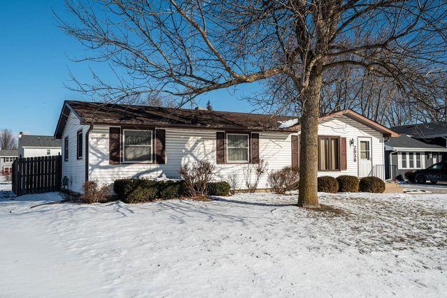 2938 Stonebridge DRIVE, Racine, WI 53404