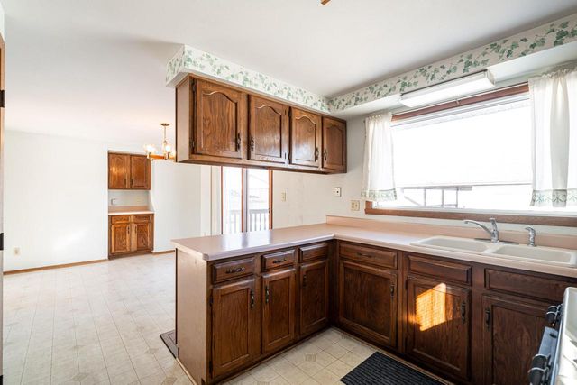 2938 Stonebridge DRIVE, Racine, WI 53404