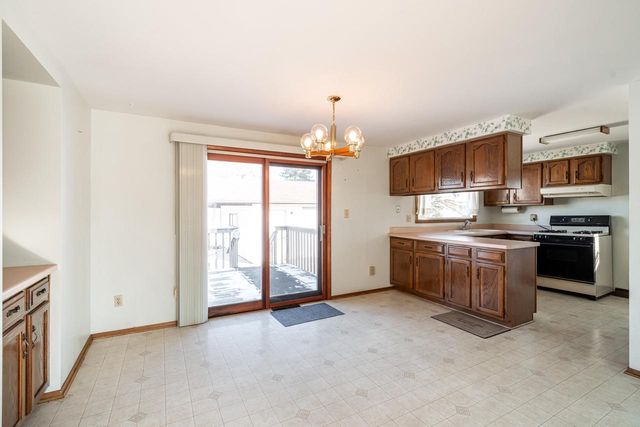 2938 Stonebridge DRIVE, Racine, WI 53404