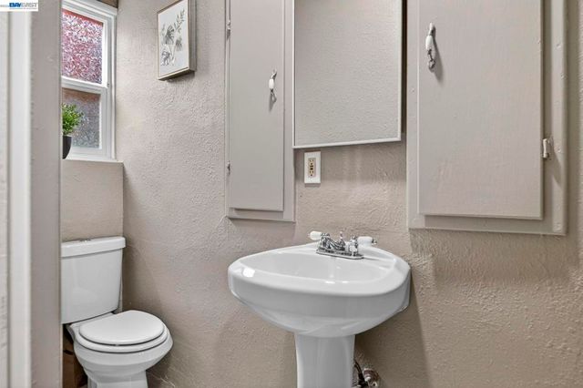 24657 Leona Dr, Hayward, CA 94542