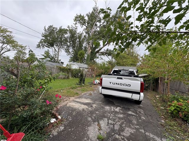 360 Lasalle Ave, Buffalo, NY 14215