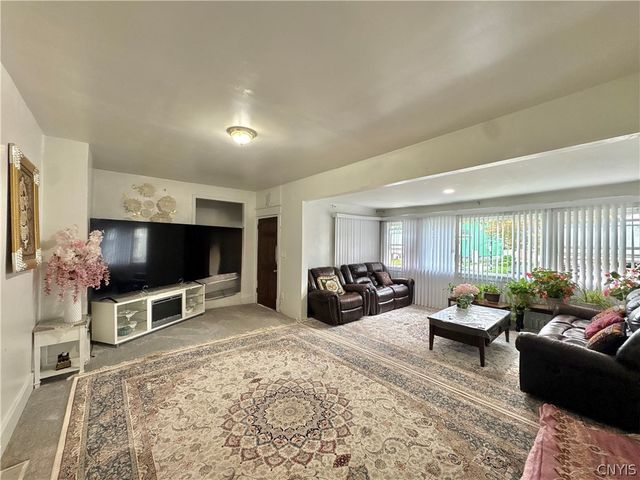 360 Lasalle Ave, Buffalo, NY 14215