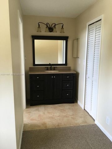 7885 NW 7th Ct 406, Plantation, FL 33324