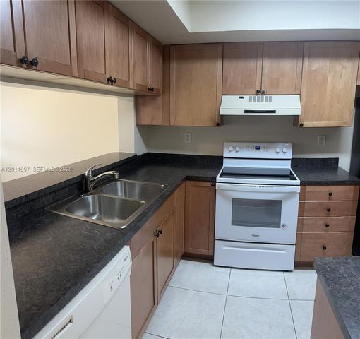 7885 NW 7th Ct 406, Plantation, FL 33324