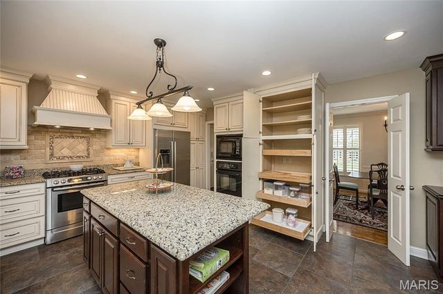 14012 Wethersfield Terrace Court, Chesterfield, MO 63017