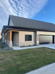4176 Arthur Drive S, Fargo, ND 58104