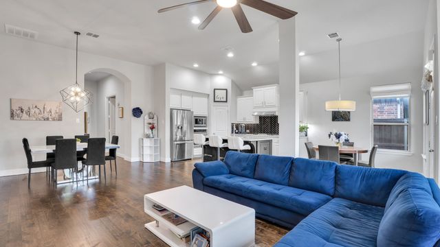 124 Village Creek Drive, Mckinney, TX 75071