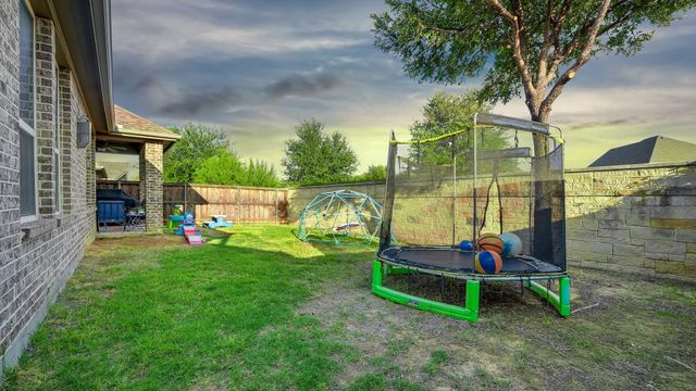 124 Village Creek Drive, Mckinney, TX 75071