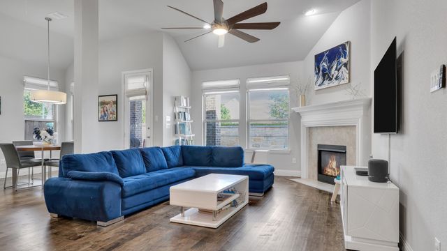 124 Village Creek Drive, Mckinney, TX 75071
