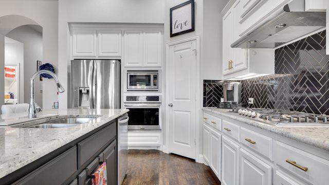 124 Village Creek Drive, Mckinney, TX 75071