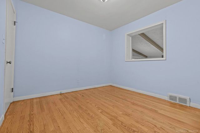 21431 Lakebreeze Street, St Clair Shores, MI 48082