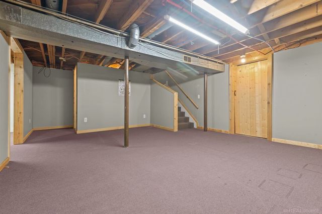 21431 Lakebreeze Street, St Clair Shores, MI 48082