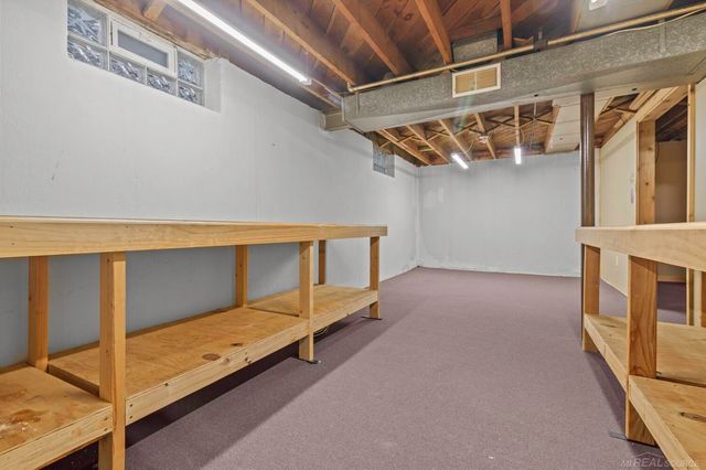 21431 Lakebreeze Street, St Clair Shores, MI 48082