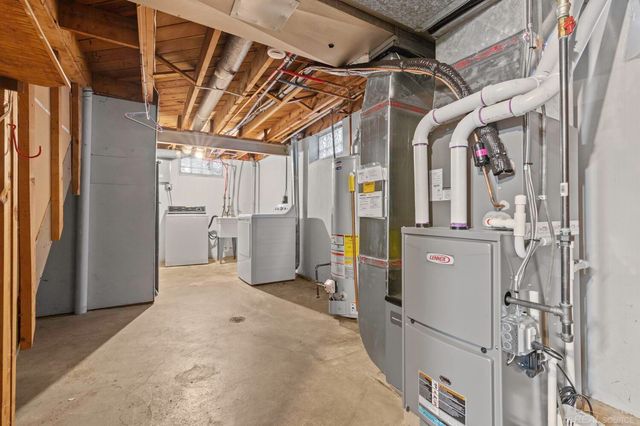 21431 Lakebreeze Street, St Clair Shores, MI 48082