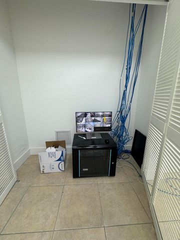 2710 NW 72nd Avenue, Miami, FL 33122