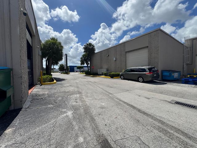 2710 NW 72nd Avenue, Miami, FL 33122