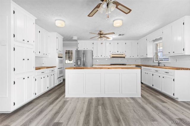 6821 Buttercup Drive, Elmore, AL 36025