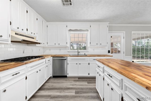 6821 Buttercup Drive, Elmore, AL 36025