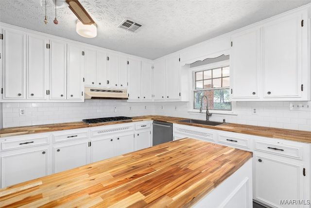 6821 Buttercup Drive, Elmore, AL 36025