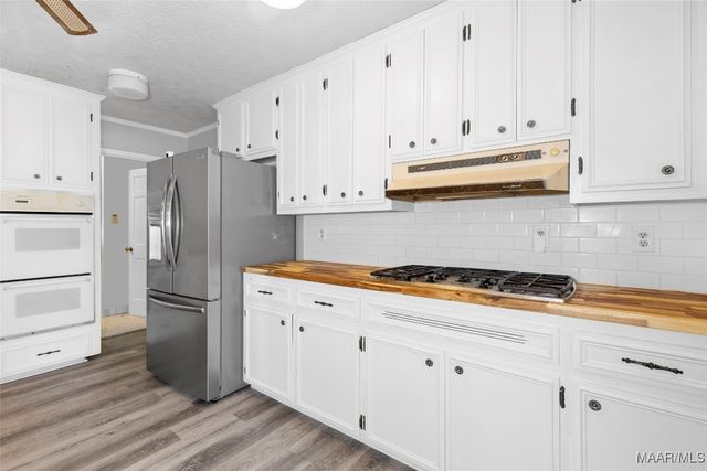 6821 Buttercup Drive, Elmore, AL 36025