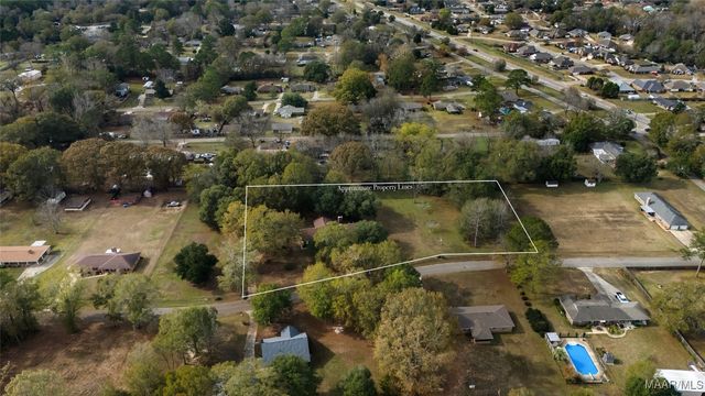 6821 Buttercup Drive, Elmore, AL 36025