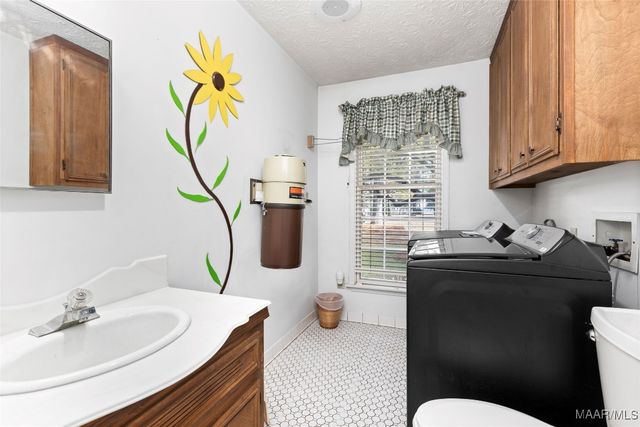 6821 Buttercup Drive, Elmore, AL 36025