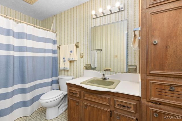 6821 Buttercup Drive, Elmore, AL 36025