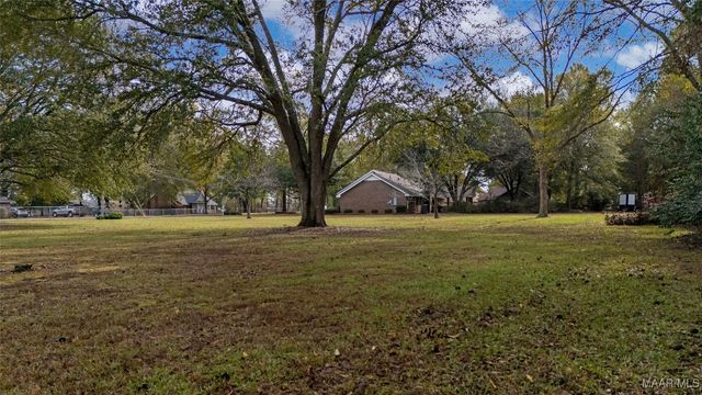 6821 Buttercup Drive, Elmore, AL 36025