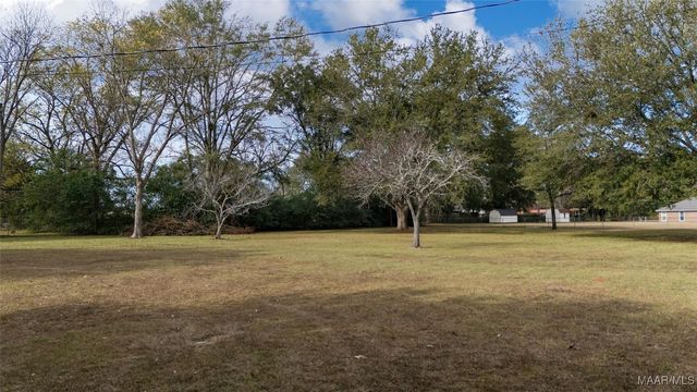 6821 Buttercup Drive, Elmore, AL 36025