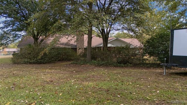 6821 Buttercup Drive, Elmore, AL 36025
