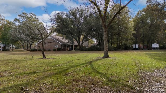 6821 Buttercup Drive, Elmore, AL 36025