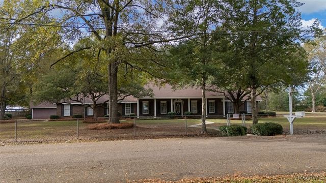 6821 Buttercup Drive, Elmore, AL 36025