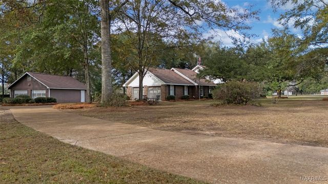 6821 Buttercup Drive, Elmore, AL 36025