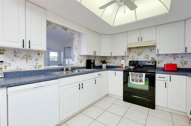 78 CIRCLEWOOD DRIVE A3-2, Venice, FL 34293