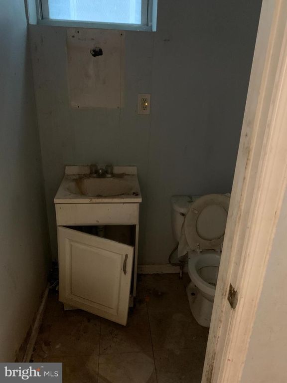 Image 6 of property listing at 2511 W BALTIMORE ST, Baltimore, MD 21223