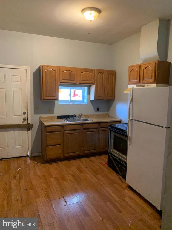 Image 8 of property listing at 2511 W BALTIMORE ST, Baltimore, MD 21223